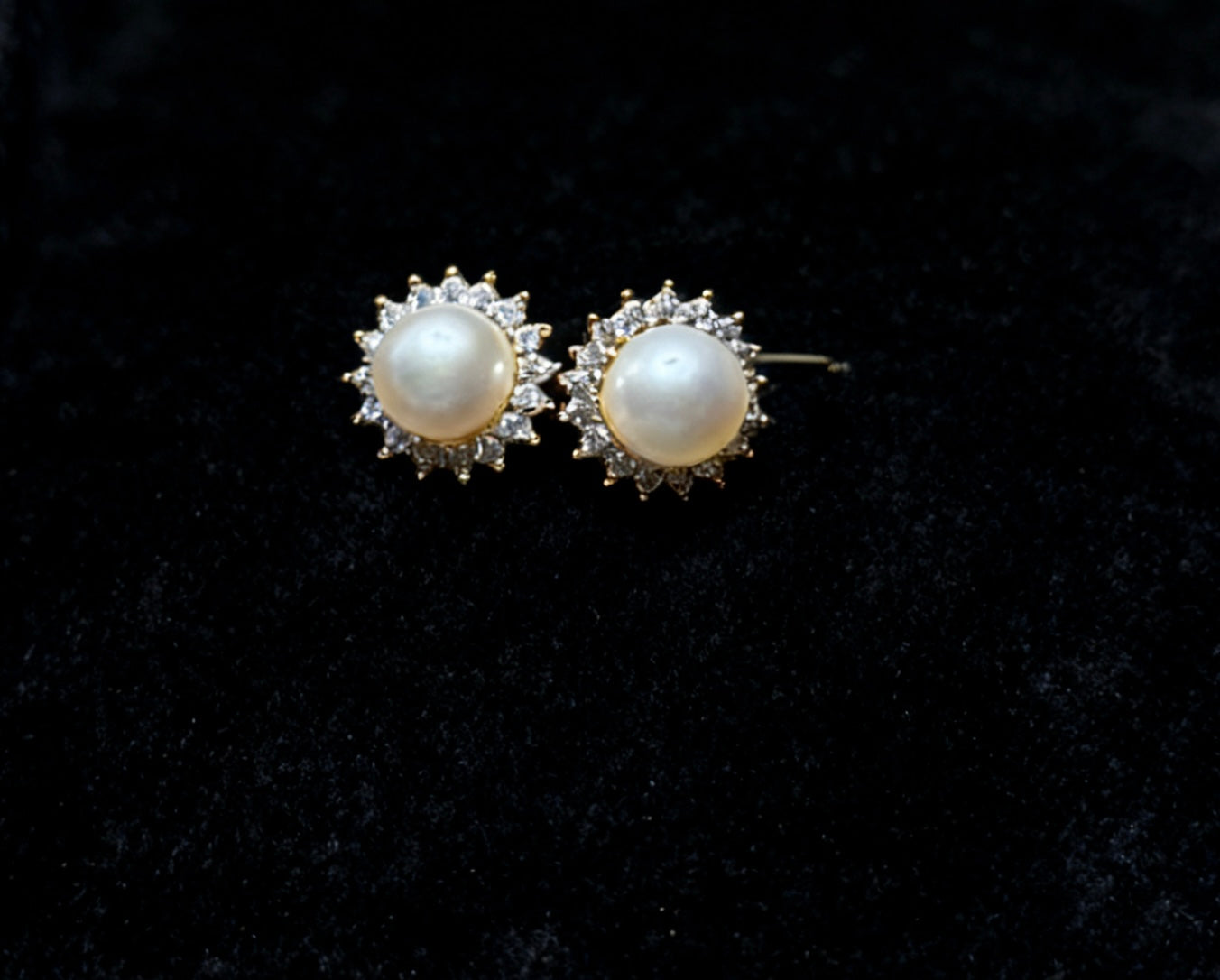 Pearl with Zircon Stud