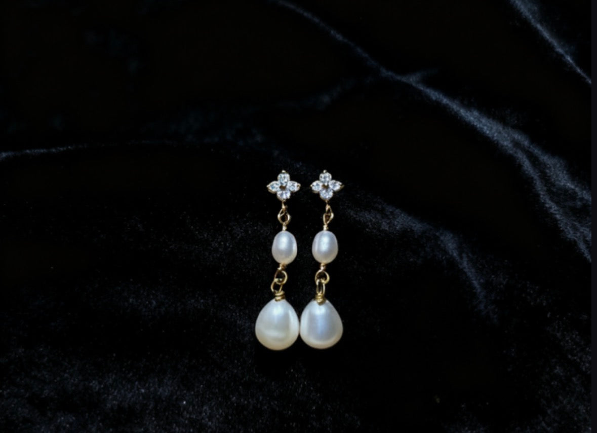 Dangle Pearl Earrings